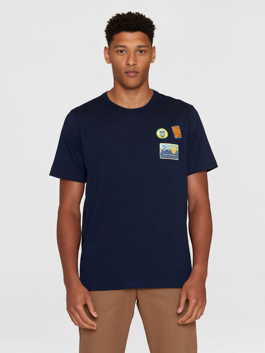 Knowledge Cotton Regular T-Shirt mit Emblem auf der Brust