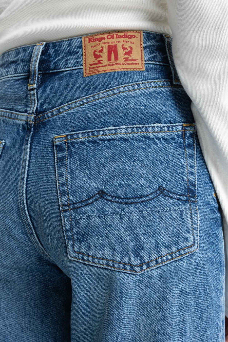 Kings of Indigo Jeans Liora Rechange mid worn